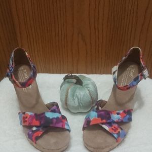 Womans Tom's Wedge Sandal